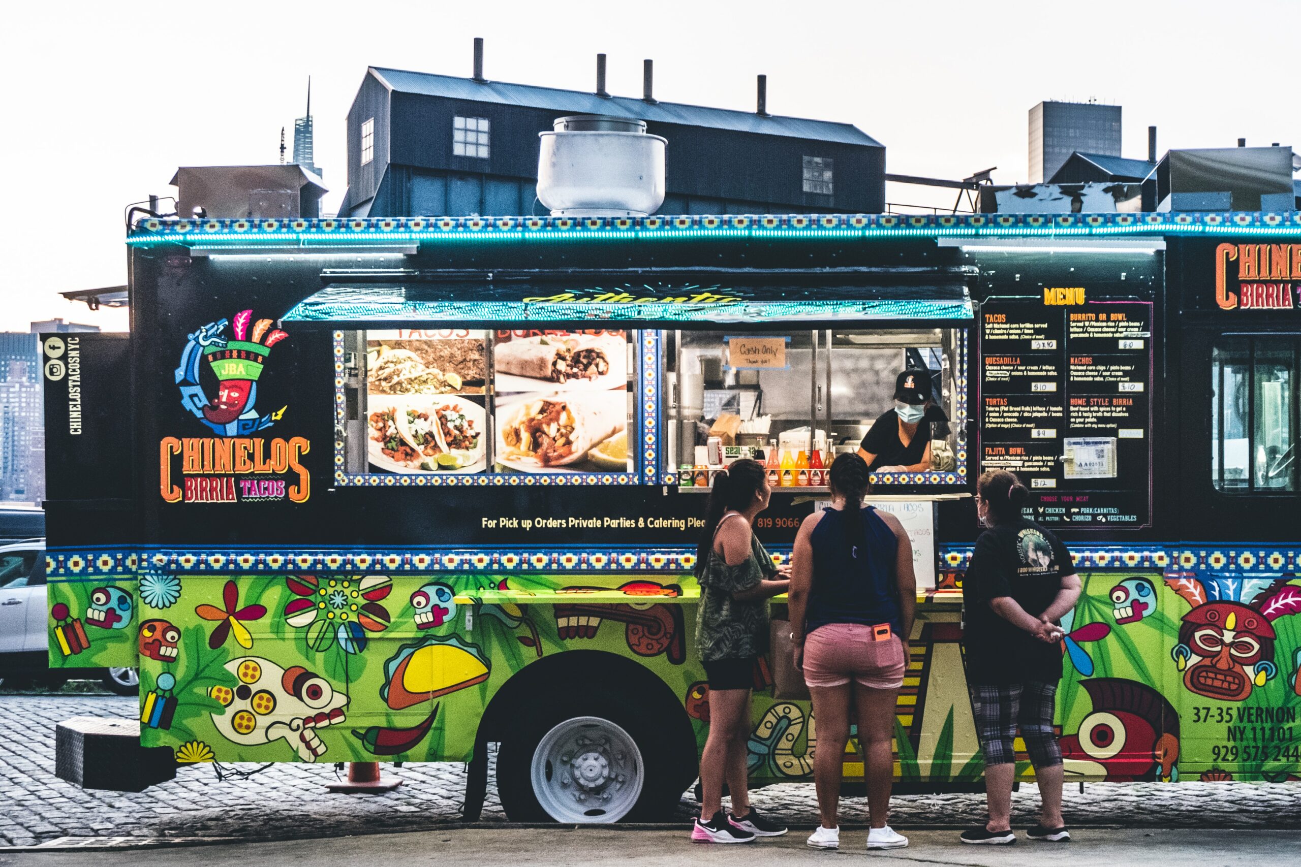 Read more about the article Food Truck Online Ordering System: Enhancing Efficiency and Customer Experience